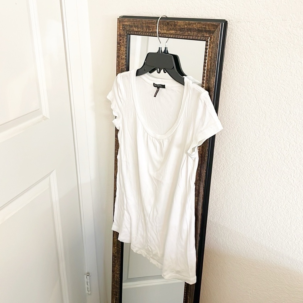 Daisy Fuentes white short sleeve t-shirt